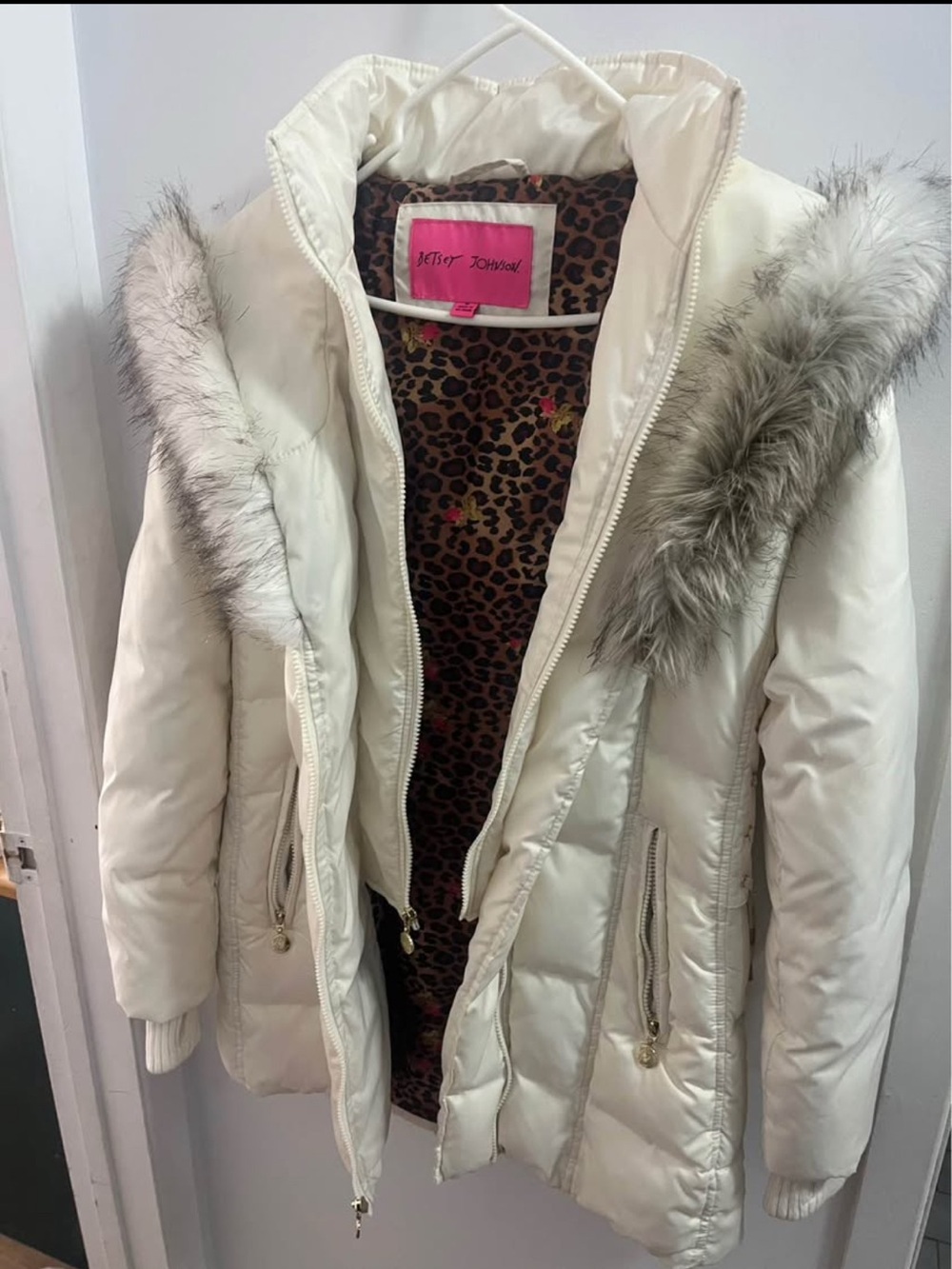 Betsey Johnson White Faux-Fur Trim Puffer Coat - Picture 5 of 8